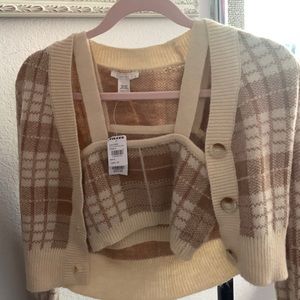 I’m selling two pieces, one crop top, and a matching cardigan to go over